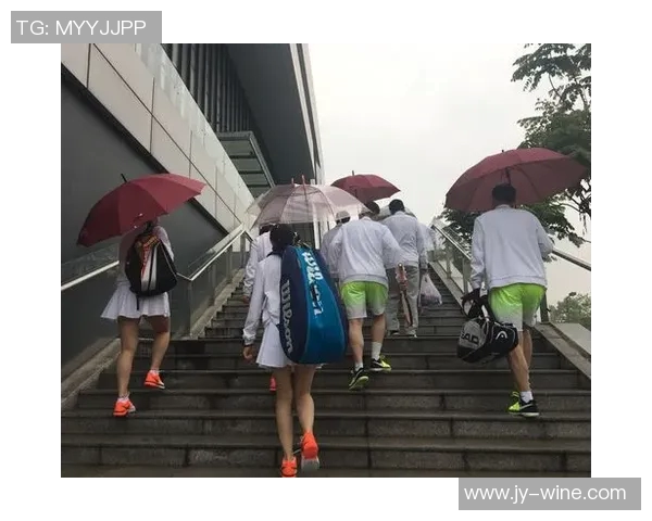 赛后分析：广州网球队与成都网球队的比赛节奏与战术对比探讨